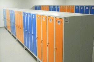 Kolorowe szafki dla ucznów