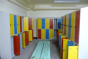 Kolorowe szafki dla uczniów